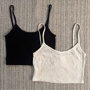 Set of two black and white ribbed crop tops